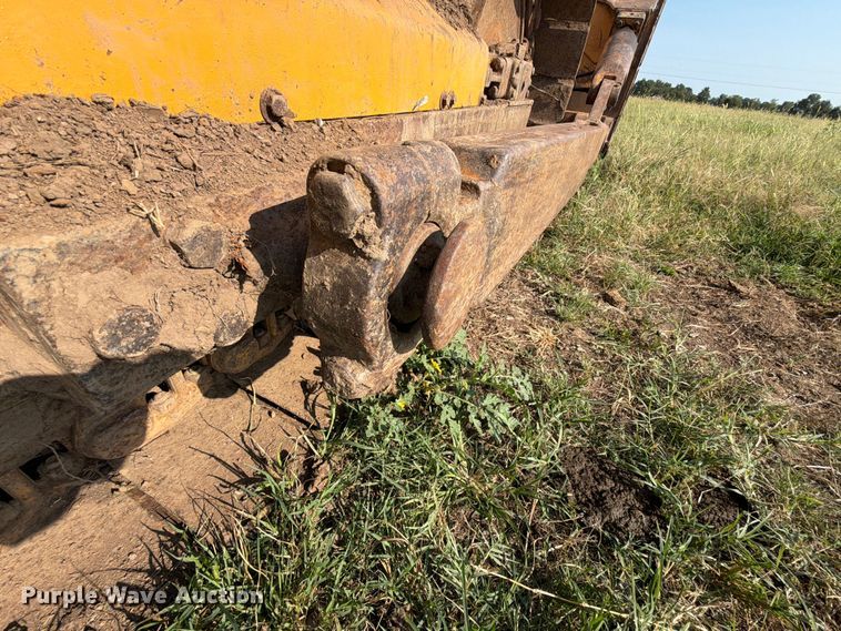 image for item FN2551 1994 John Deere 750 BLT dozer
