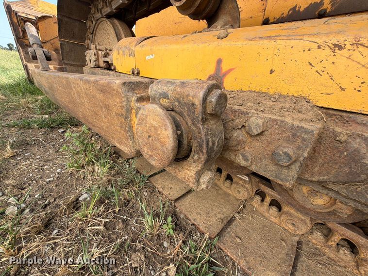 image for item FN2551 1994 John Deere 750 BLT dozer