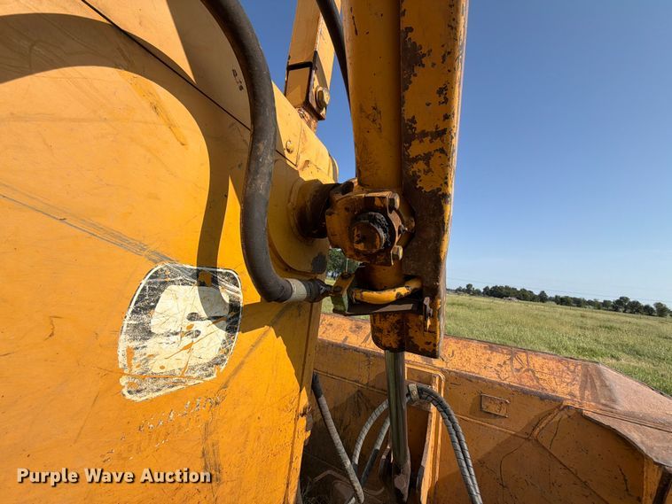 image for item FN2551 1994 John Deere 750 BLT dozer