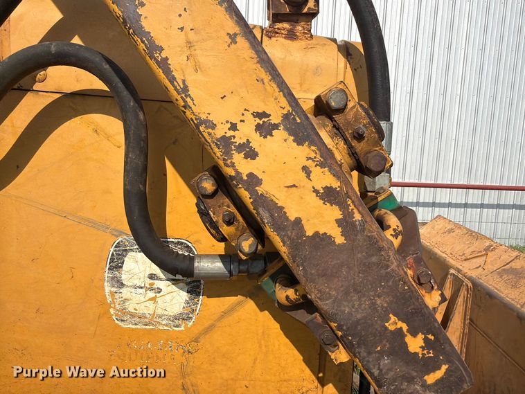 image for item FN2551 1994 John Deere 750 BLT dozer