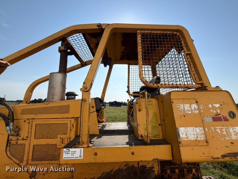 image for item FN2551 1994 John Deere 750 BLT dozer