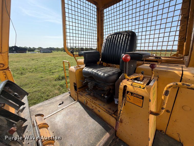 image for item FN2551 1994 John Deere 750 BLT dozer