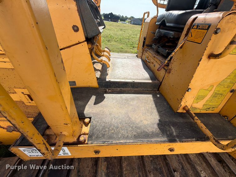 image for item FN2551 1994 John Deere 750 BLT dozer
