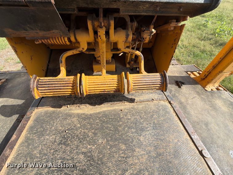 image for item FN2551 1994 John Deere 750 BLT dozer