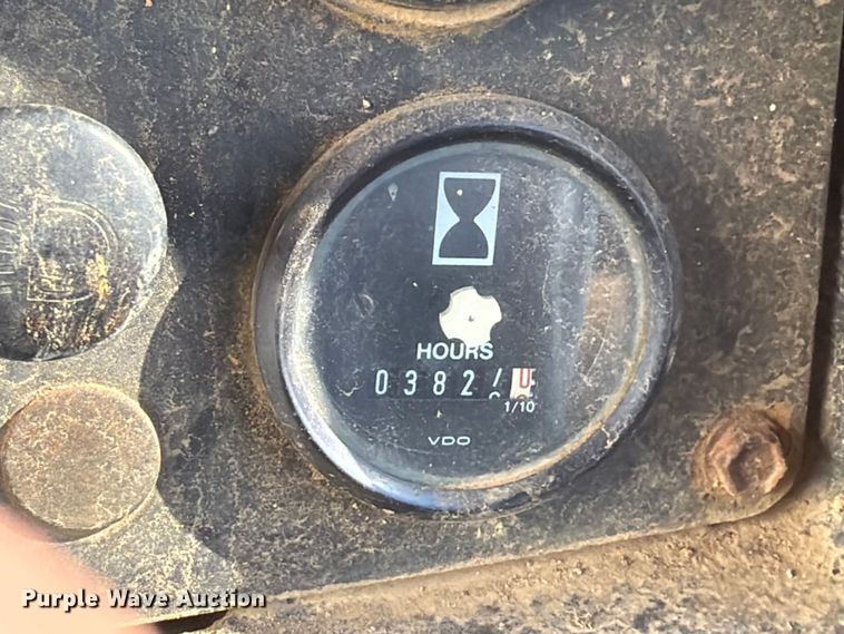 image for item FN2551 1994 John Deere 750 BLT dozer