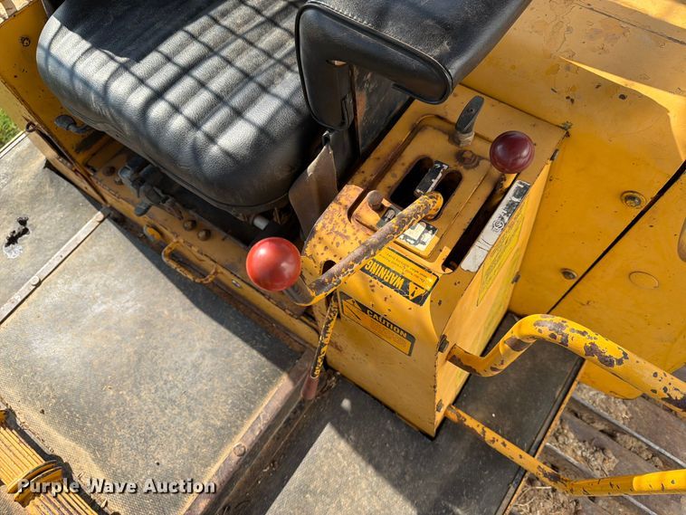 image for item FN2551 1994 John Deere 750 BLT dozer