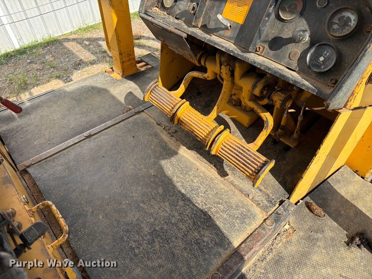 image for item FN2551 1994 John Deere 750 BLT dozer