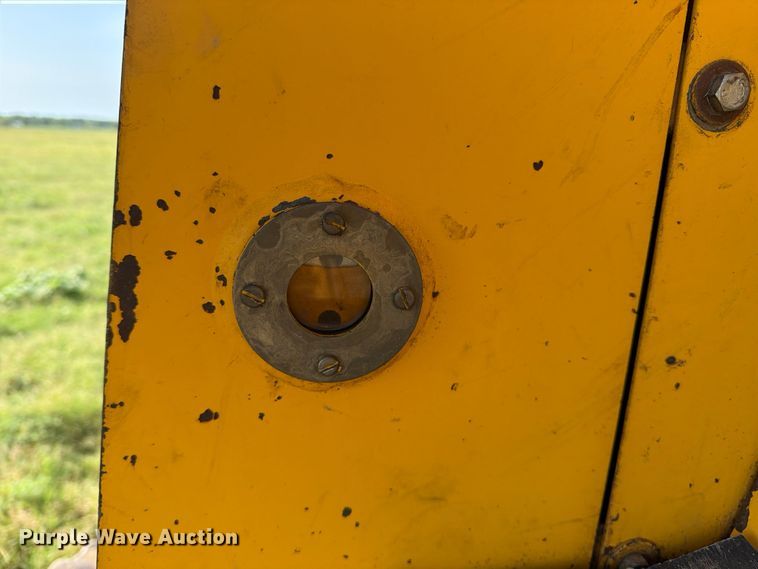 image for item FN2551 1994 John Deere 750 BLT dozer