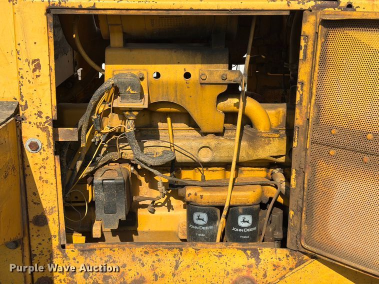 image for item FN2551 1994 John Deere 750 BLT dozer