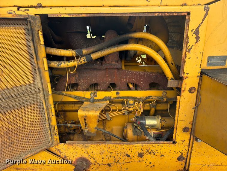 image for item FN2551 1994 John Deere 750 BLT dozer