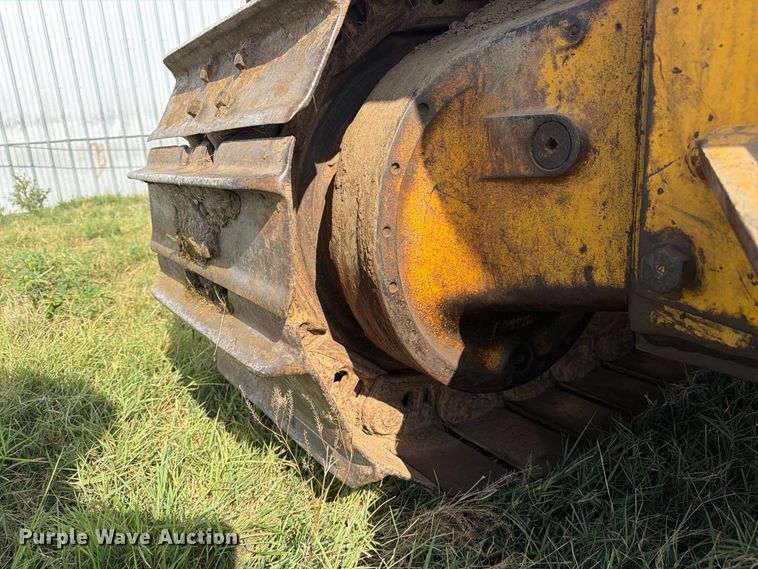 image for item FN2551 1994 John Deere 750 BLT dozer