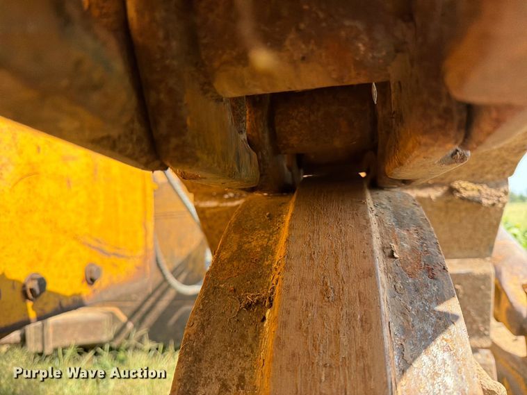 image for item FN2551 1994 John Deere 750 BLT dozer