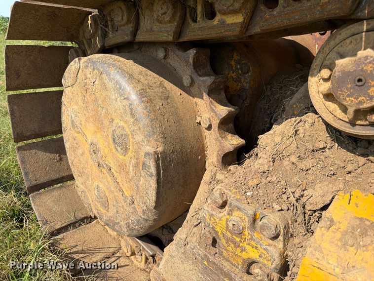 image for item FN2551 1994 John Deere 750 BLT dozer