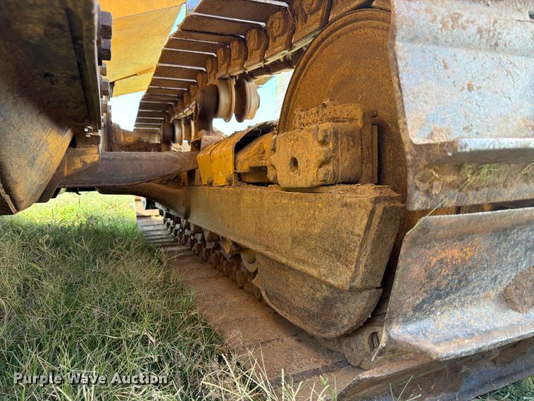 image for item FN2551 1994 John Deere 750 BLT dozer