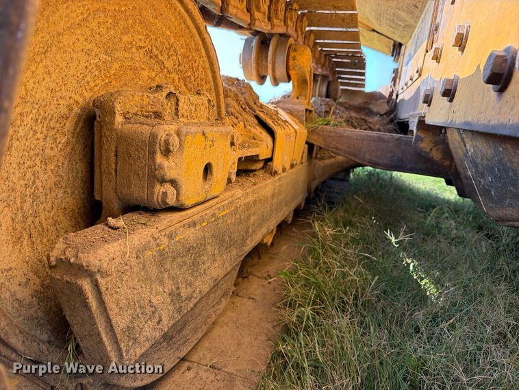 image for item FN2551 1994 John Deere 750 BLT dozer