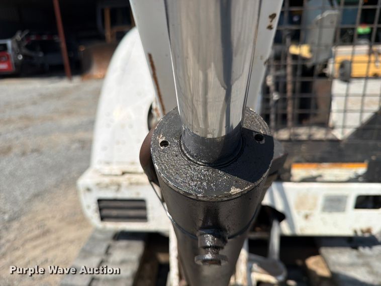 image for item FN2554 2002 Bobcat 334 mini excavator