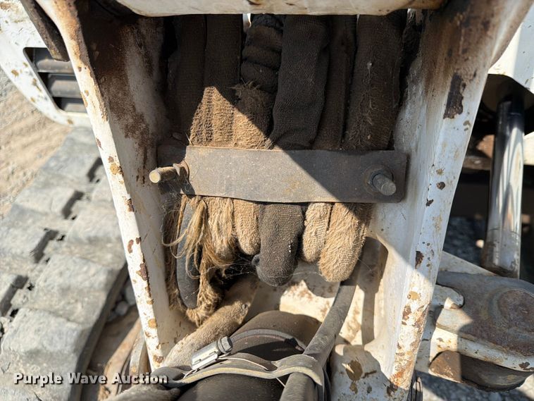 image for item FN2554 2002 Bobcat 334 mini excavator