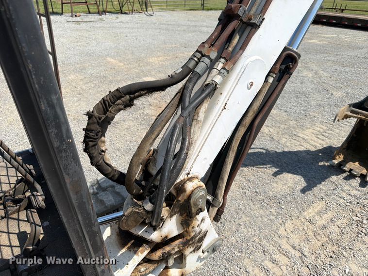 image for item FN2554 2002 Bobcat 334 mini excavator