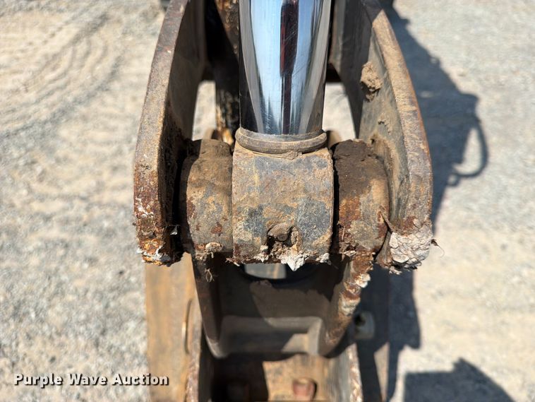 image for item FN2554 2002 Bobcat 334 mini excavator