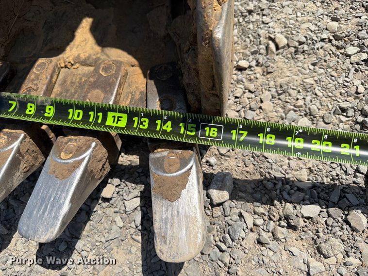 image for item FN2554 2002 Bobcat 334 mini excavator