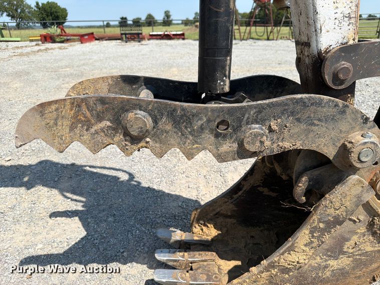 image for item FN2554 2002 Bobcat 334 mini excavator