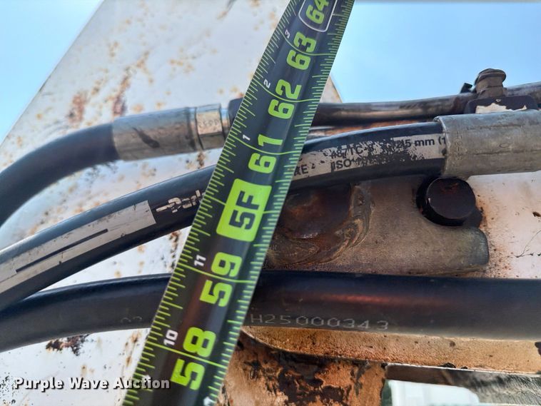 image for item FN2554 2002 Bobcat 334 mini excavator