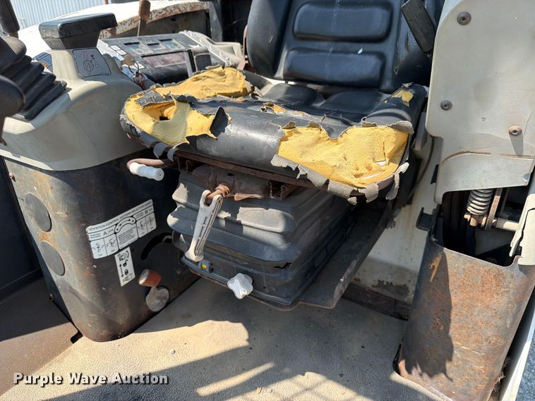 image for item FN2554 2002 Bobcat 334 mini excavator
