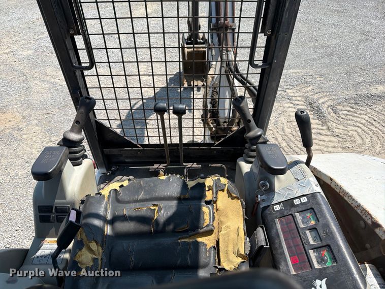 image for item FN2554 2002 Bobcat 334 mini excavator