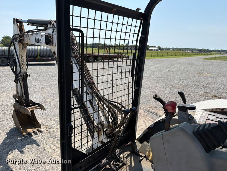 image for item FN2554 2002 Bobcat 334 mini excavator