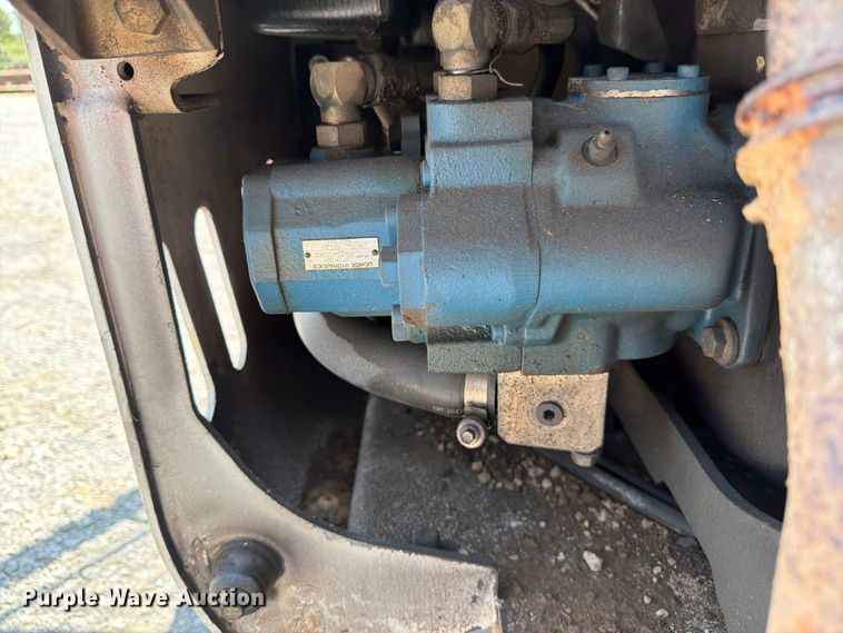 image for item FN2554 2002 Bobcat 334 mini excavator