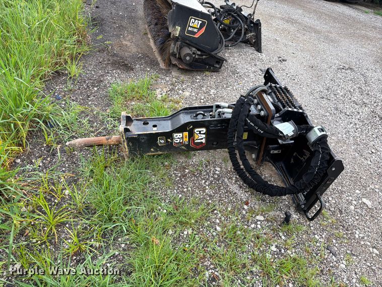 image for item FN5790 2023 Caterpillar B6 skid steer breaker