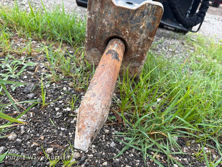 image for item FN5790 2023 Caterpillar B6 skid steer breaker