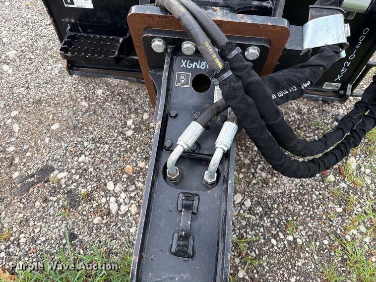 image for item FN5790 2023 Caterpillar B6 skid steer breaker