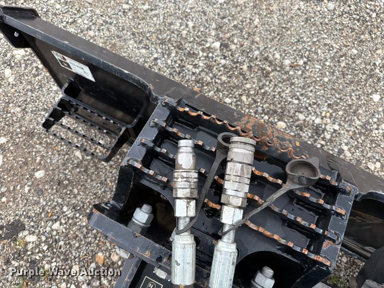 image for item FN5790 2023 Caterpillar B6 skid steer breaker