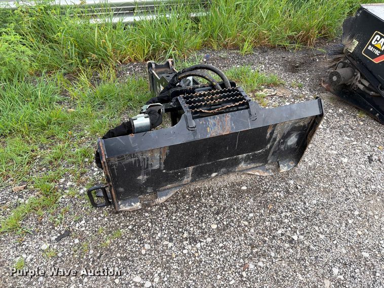image for item FN5790 2023 Caterpillar B6 skid steer breaker