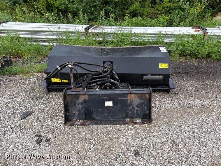 image for item FN5791 2017 Caterpillar BA118C skid steer sweeper