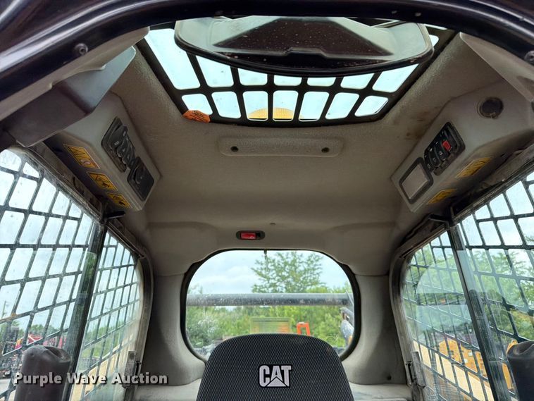 image for item FN5792 2024 Caterpillar 262D3 skid steer loader