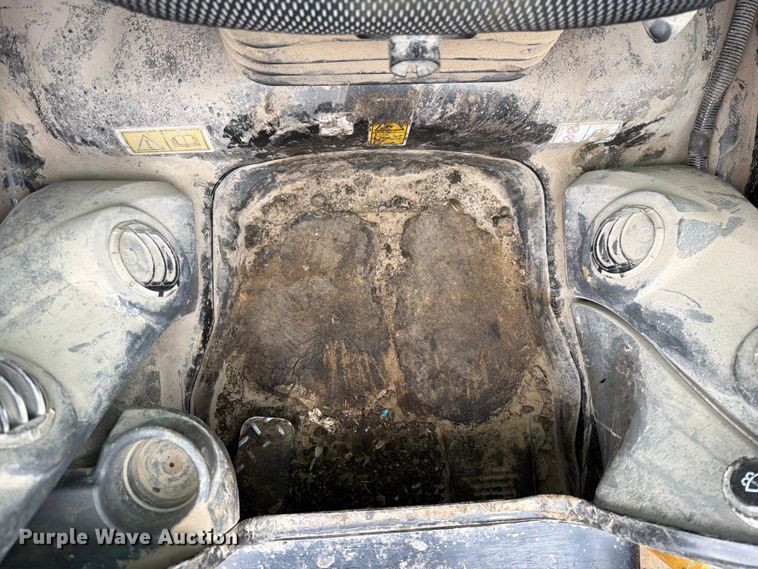 image for item FN5792 2024 Caterpillar 262D3 skid steer loader