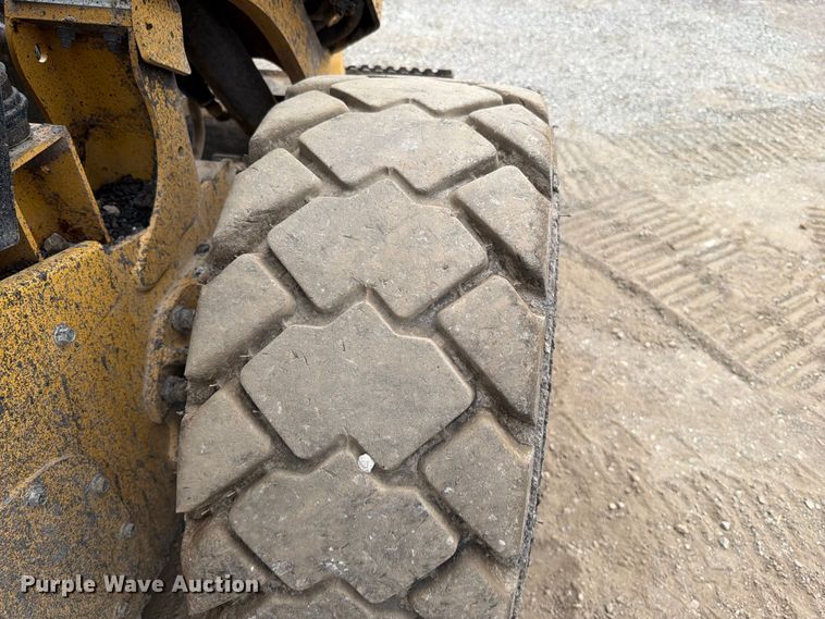 image for item FN5792 2024 Caterpillar 262D3 skid steer loader