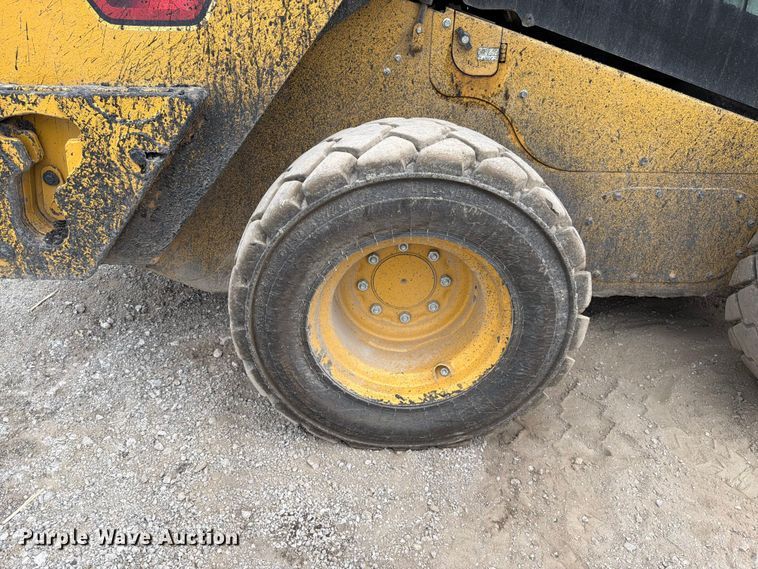 image for item FN5792 2024 Caterpillar 262D3 skid steer loader