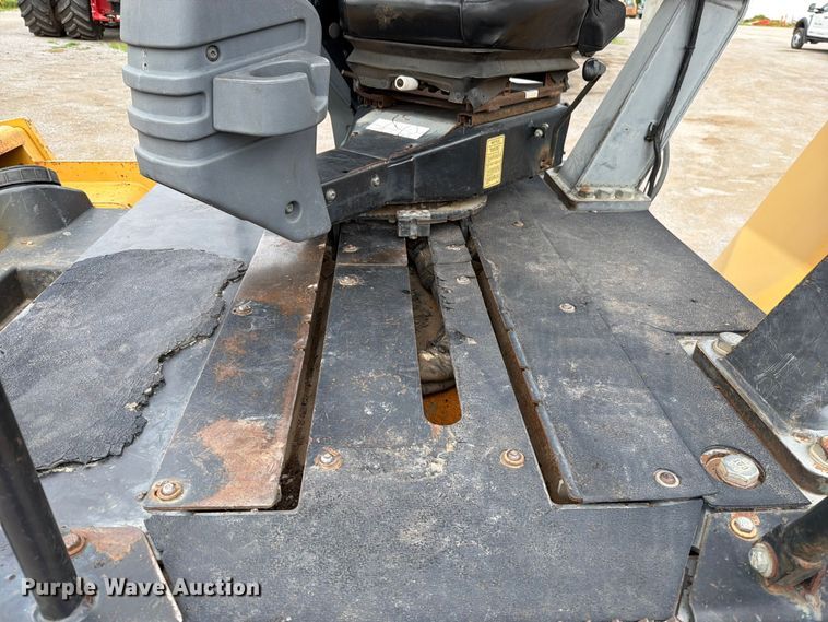 image for item FN5802 2004 Caterpillar CB-434D double drum vibratory roller