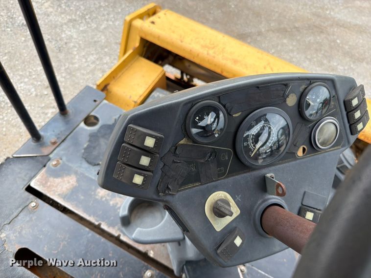 image for item FN5802 2004 Caterpillar CB-434D double drum vibratory roller