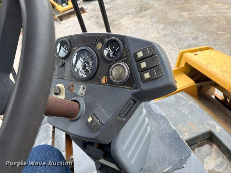 image for item FN5802 2004 Caterpillar CB-434D double drum vibratory roller