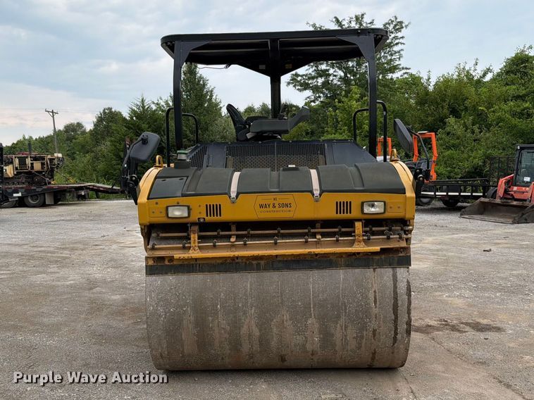 image for item FN5803 2016 Caterpillar CB64B double drum vibratory roller