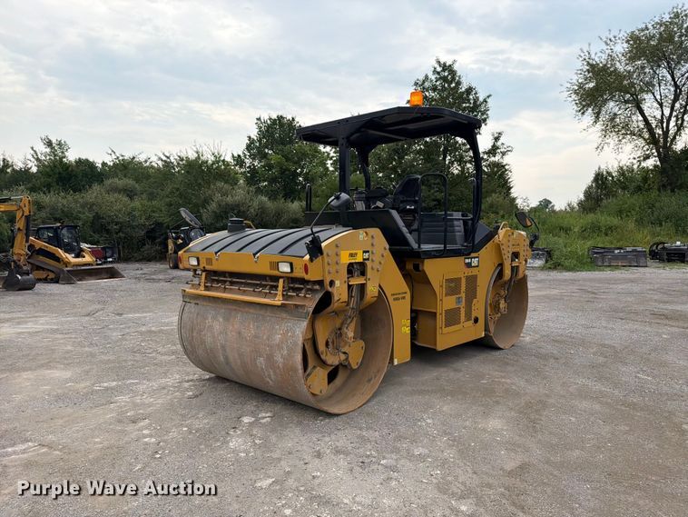 image for item FN5803 2016 Caterpillar CB64B double drum vibratory roller