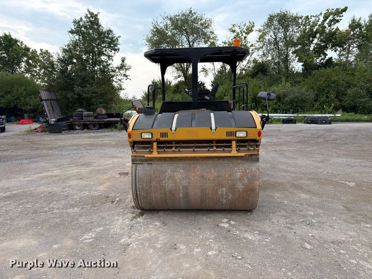 image for item FN5803 2016 Caterpillar CB64B double drum vibratory roller