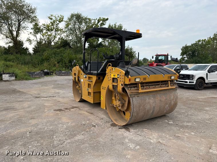 image for item FN5803 2016 Caterpillar CB64B double drum vibratory roller