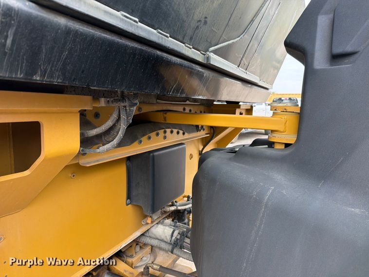 image for item FN5803 2016 Caterpillar CB64B double drum vibratory roller