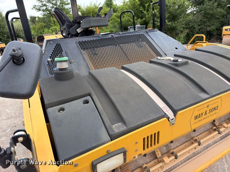 image for item FN5803 2016 Caterpillar CB64B double drum vibratory roller