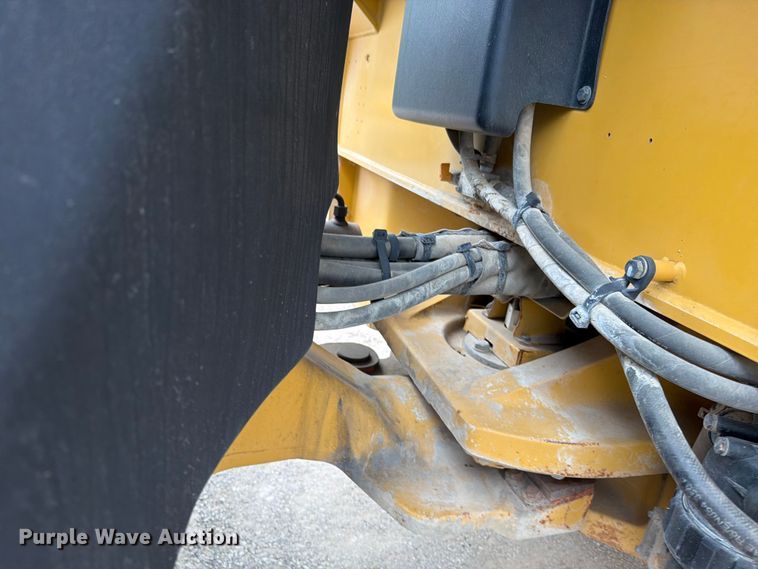 image for item FN5803 2016 Caterpillar CB64B double drum vibratory roller